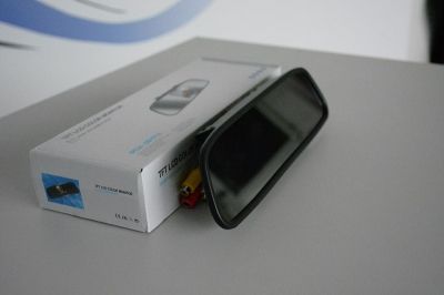 Oglinda retrovizoare cu ecran LCD de 4.3"